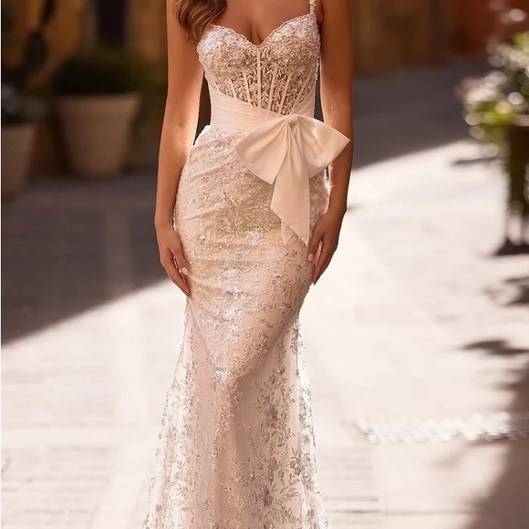 Sherri Hill Ivory Lace Prom Dress with Bow - joarbit.com